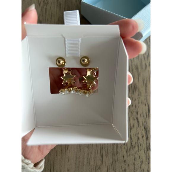 House of Harlow 1960 Pearl Daisy Post Hoop Earrings - Picture 7 of 8